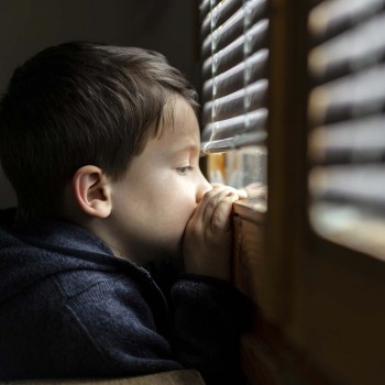 ¿A qué edad se puede dejar a un niño solo en casa? Consejos para padres