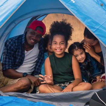 Por qué deberías ir de camping con tus hijos al menos una vez en la vida