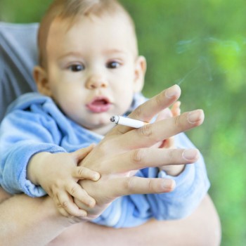 Hijos de padres fumadores sufrirán serios problemas pulmonares en la vida adulta