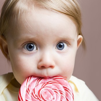 14 alimentos que no debes ofrecer a tu hijo en su primer año de vida