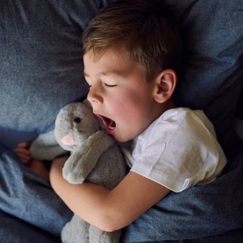 Conseguir que los niños duerman en su cama en lugar de con los padres