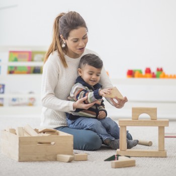 Paso a paso para limpiar los juguetes de madera del niño