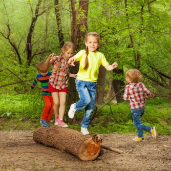 9 juegos al aire libre en el campo o bosque para niños