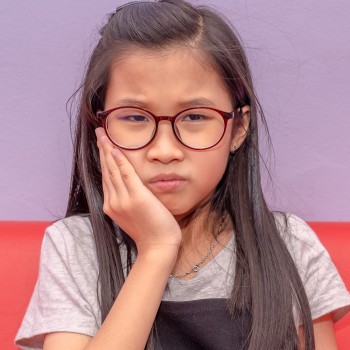 Síntomas y causas más comunes que agravan el bruxismo en los niños