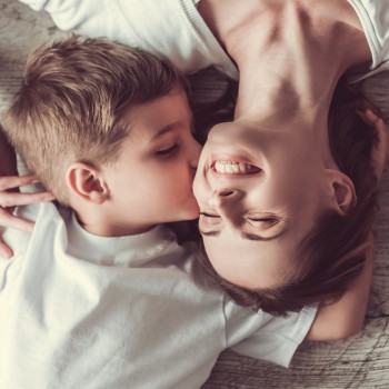 Crear un buen vínculo con tu hijo para evitar la dependencia emocional