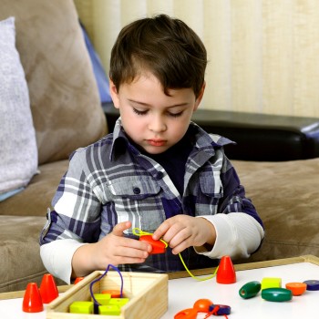Cuáles son las causas y los factores de riesgo del autismo en niños