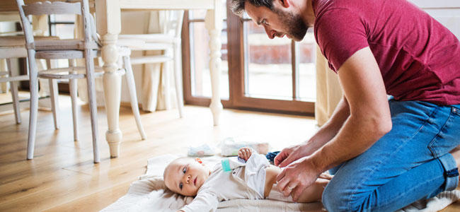 Los padres también cambian pañales
