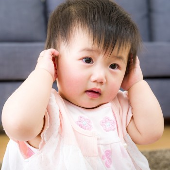 Cómo detectar la sordera en niños. Prueba casera de la burbuja auditiva