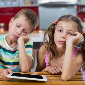 Si tu hijo no se aburre, es que está sobreestimulado