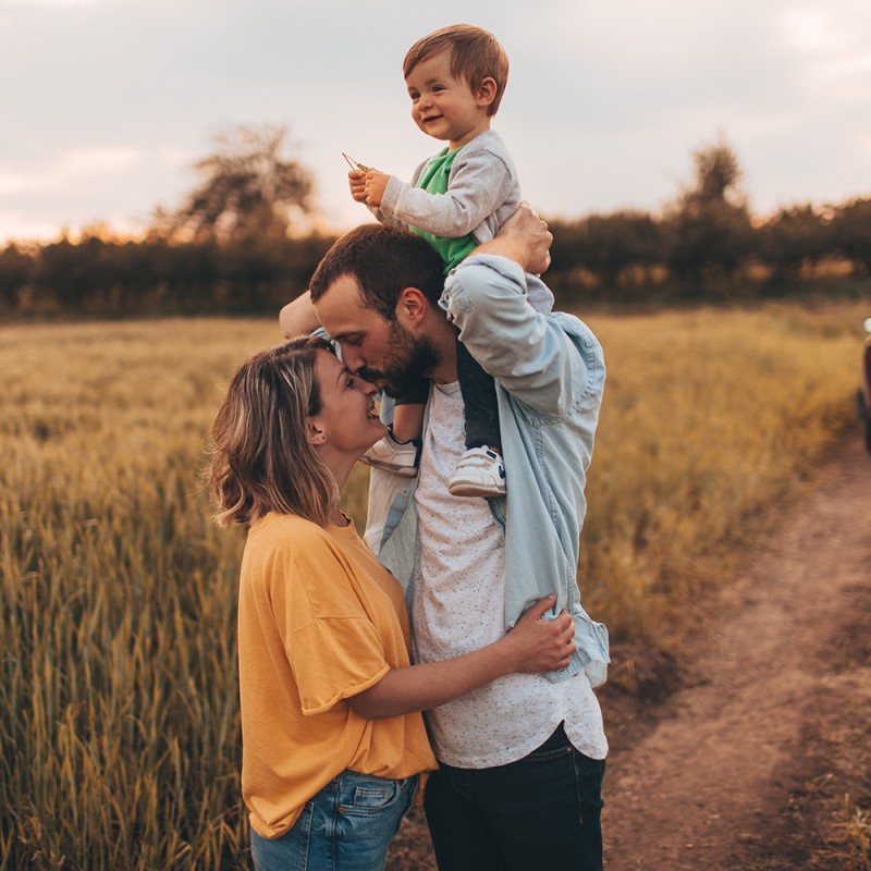 Guía para encender la chispa del amor en una pareja tras tener hijos