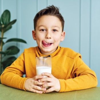Leche de avena para los niños. Ventajas y desventajas de esta bebida