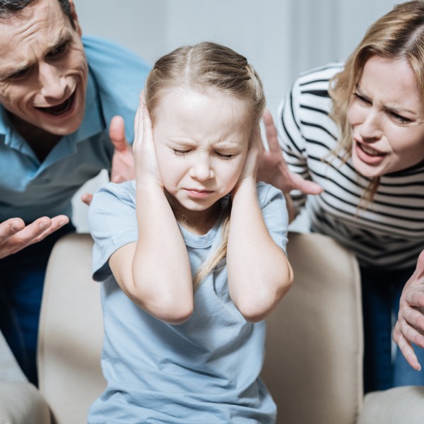 6 consejos de una guía Montessori para educar sin gritar a los niños