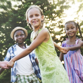 Cómo trabajar el desarrollo social de los niños desde pequeños en casa