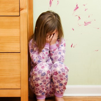 Ni premios ni castigos, ¿entonces qué hago para que mi hijo haga caso?