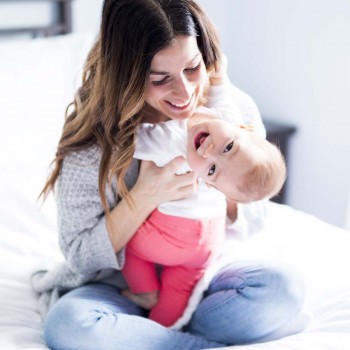 Los bebés aprenden a tener sentido del humor de sus padres