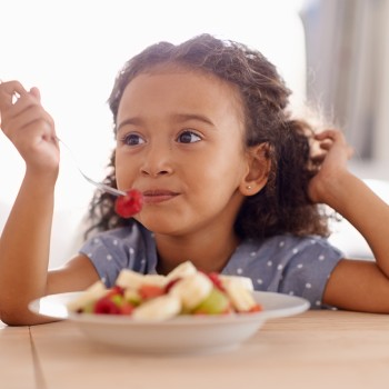Cuidar la alimentación de los niños para fortalecer su sistema inmune