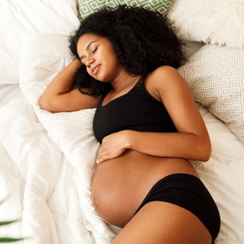 Lo que ocurre si la mujer embarazada duerme boca abajo
