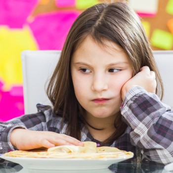 Frases que no debemos decir a los niños cuando no quieren comer