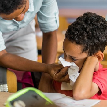 Consejos para prevenir los catarros de los niños en época escolar