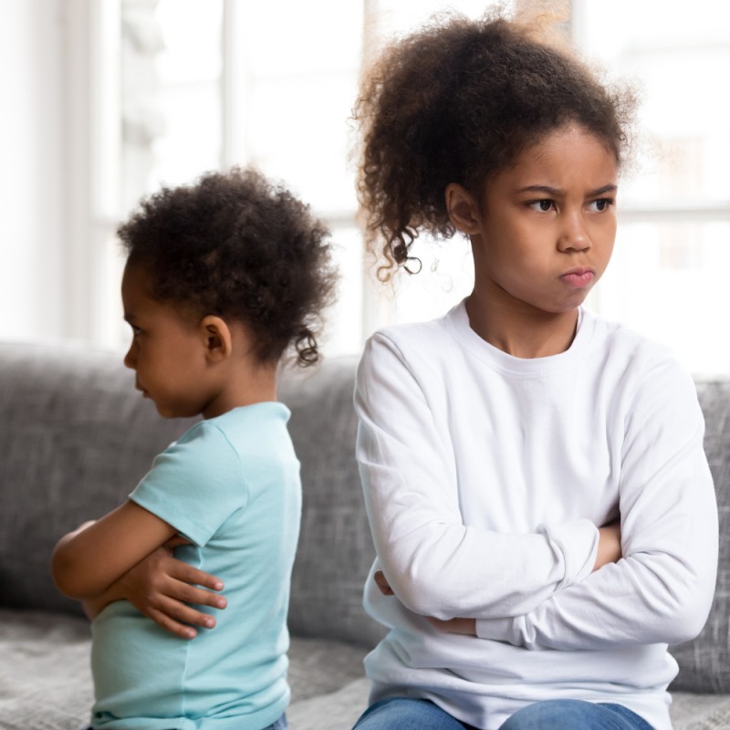 Qué siente un niño que tiene celos y cómo pueden los padres ayudarle
