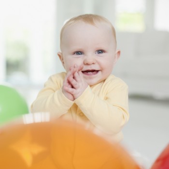 Cuándo y cómo aprenden los bebés a aplaudir. Estimulación infantil