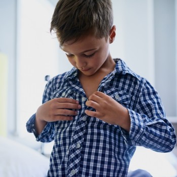 Cómo enseñar a los niños a vestirse solos