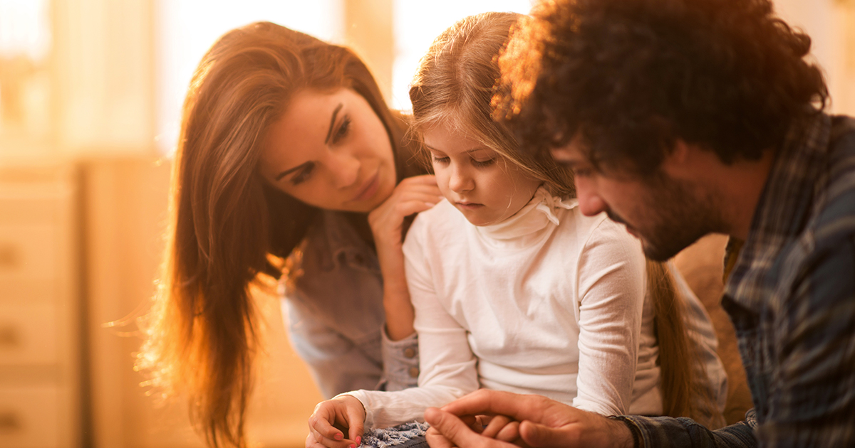 Un niño no feliz y con heridas emocionales