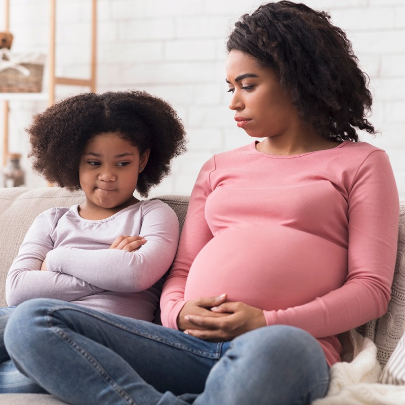 Por qué debes validar los celos de un niño hacia su hermano y más tips