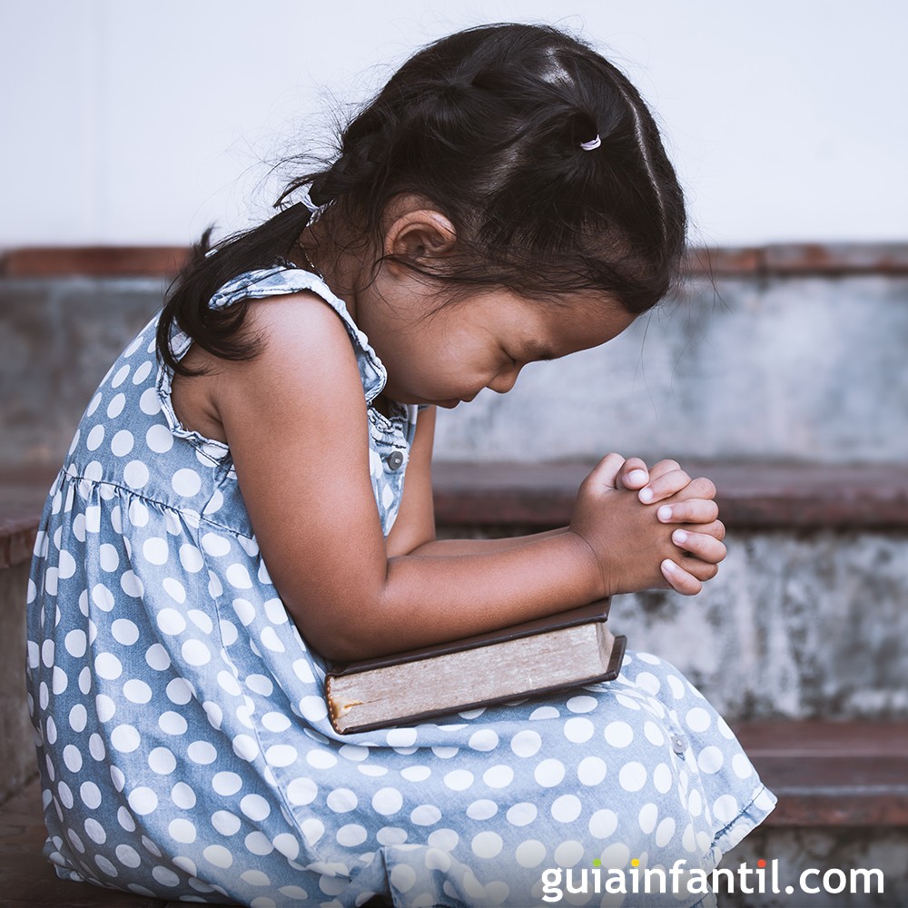 19 oraciones católicas muy cortas para memorizar y rezar con los niños