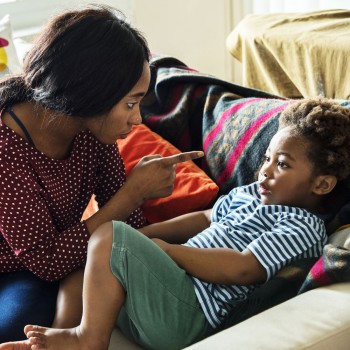 Las razones por las que debes dejar de decir a tu hijo 'pórtate bien'