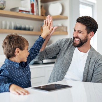 Por qué es mejor alentar que elogiar a los niños - Disciplina Positiva
