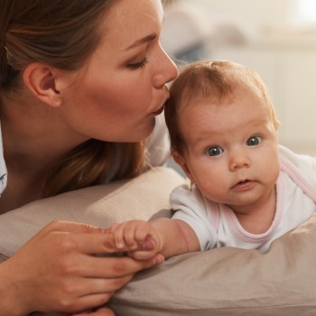 Gestos para consolar, calmar y conectar con tu bebé recién nacido