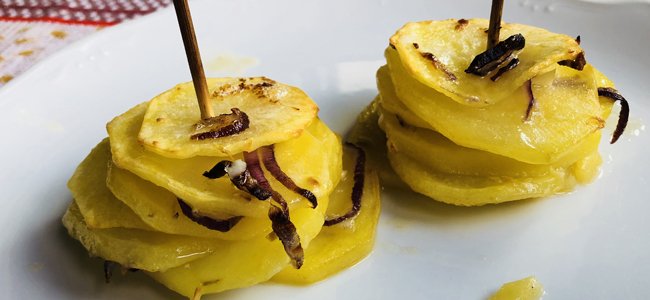 Prepara esta receta de una suculenta torre de patatas