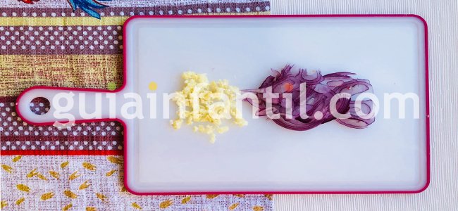 Esta receta para niños tan original lleva ajo y cebolla