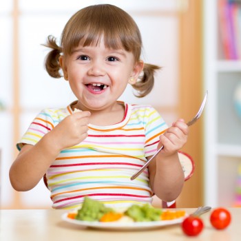 Las principales etapas en la alimentación de un niño. De bebé a adulto