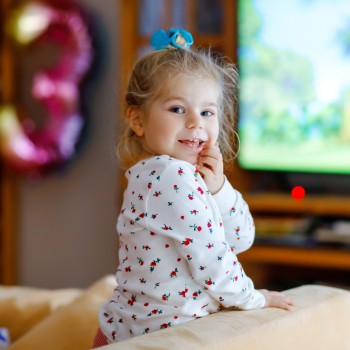 14 series de Netflix de niños por edades para engancharse este verano