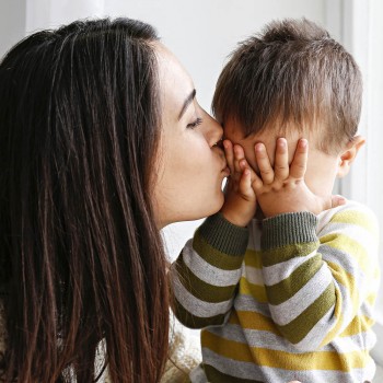 Cuando al niño no le gusta besar ni abrazar