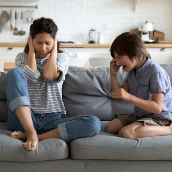 Cómo hablar con un niño enfadado y lograr que nos haga caso