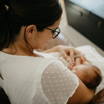 Razones por las que una madre decide dar el pecho a su bebé