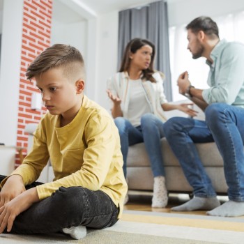 Cómo se siente el niño cuando sus padres discuten
