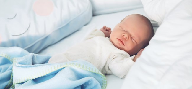 Cómo debe el bebé recién para evitar muerte súbita