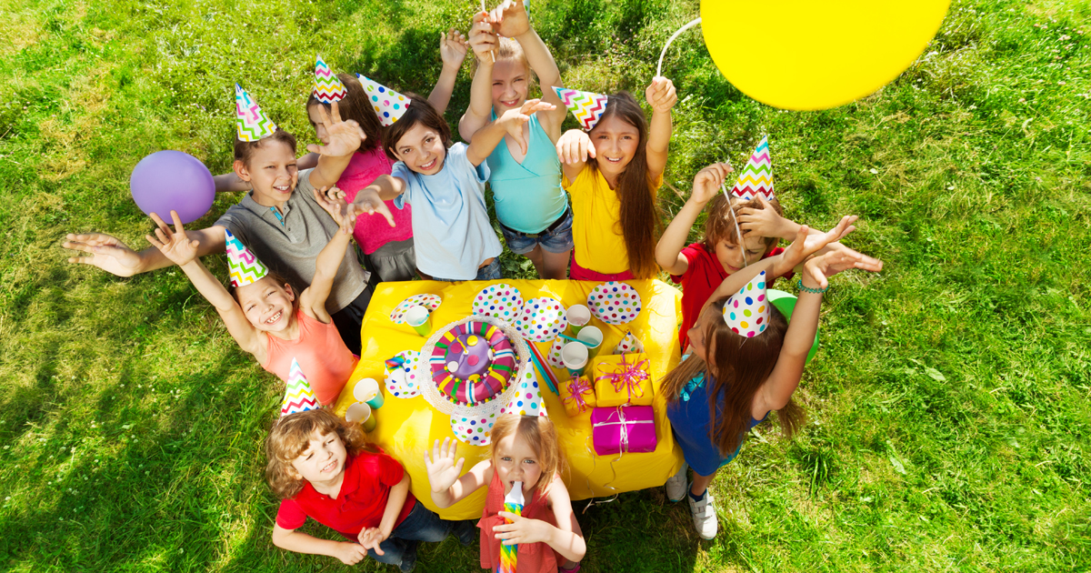 Cómo hacer una piñata para la fiesta de cumpleaños de los niños