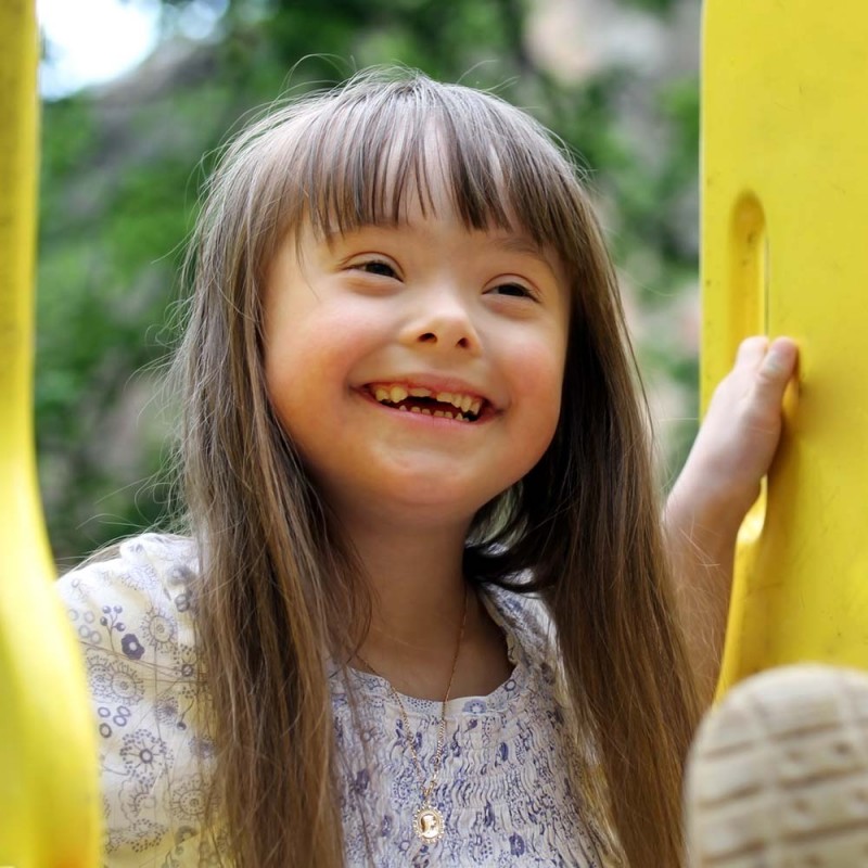 Una niña con sindrome de Down de sólo 2 años rompe estereotipos al  convertirse en modelo