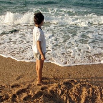 Qué es y cómo se forma un tsunami explicado a los niños con juegos