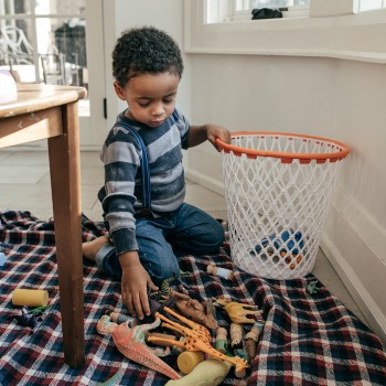 Niños autónomos - 6 tareas en casa que los niños de 2 a 4 años pueden hacer