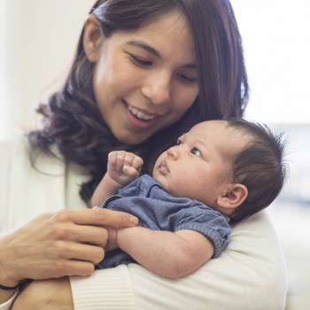 Cómo saber si el bebé se llena con la leche materna de la madre