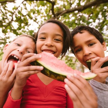 Por qué deben comer más los niños que las niñas a ciertas edades