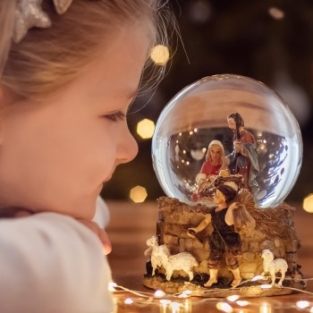 Oraciones para rezar con niños ante el Nacimiento o Belén en Navidad