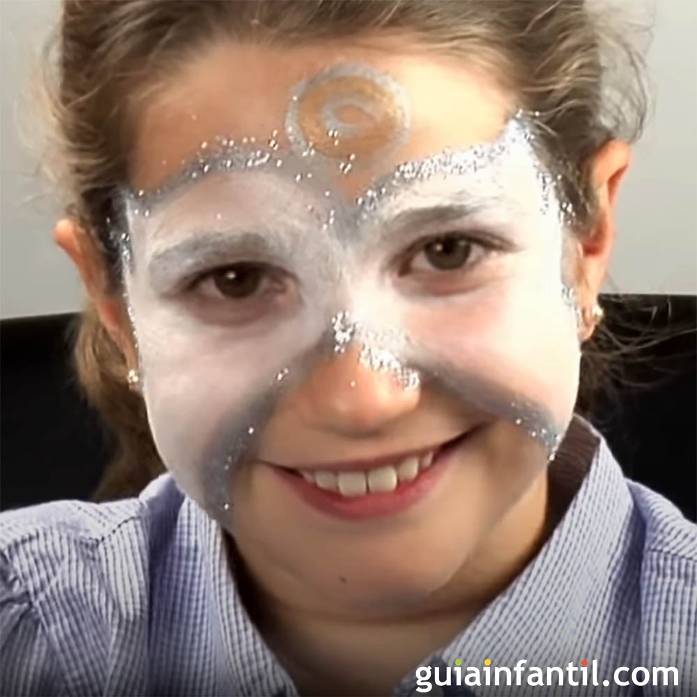 Cómo hacer un maquillaje de ángel de Navidad a un niño
