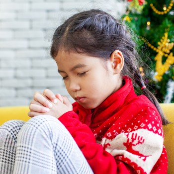 Oraciones cortas para niños con las que enseñarles a rezar en Navidad